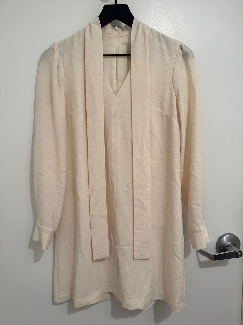 Gal Meets Glam 'Ines' Long Sleeve Cream Tie-Neck Dress